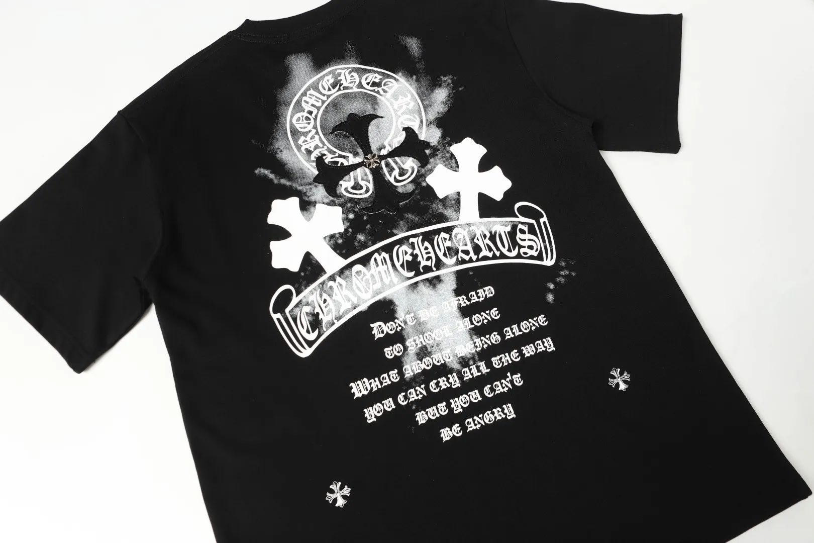 P170 Chrome Hearts* Chrome Hearts are made of 300g double yarn fabric, 1*1 Salona rib, imported digital front and rear white ink direct injection + laser appliqué embroidery, hand-nailed hardware accessories, loose version, same style for men and women. Color: Black White Size: XS S M L